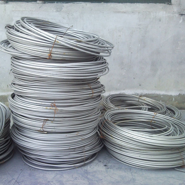 在电热工业领域，三档位电阻丝作为一种高效、灵活的加热元件，正逐渐成为众多行业的首选。泰州市正兴电热合金有限公司作为国内领先的电热合金制造商，其正兴电热合金品牌在电炉丝、电阻带、电热丝、电阻丝、辐射管等领域享有盛誉。公司凭借多年的技术积累和严格的生产管理，推出了一系列高性能的三档位电阻丝产品，为不同应用场景提供了可靠的加热解决方案。三档位电阻丝的核心优势在于其可调节的加热功率，通过简单的切换机制，用户可以根据实际需求选择不同的加热档位，从而在保证加热效率的同时，实现能源的节约。这种设计不仅提升了使用的便捷性，也符合当前工业领域对节能环保的迫切需求。(图1)